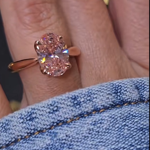 Lab grown pink oval ring - Picture 6 of 8